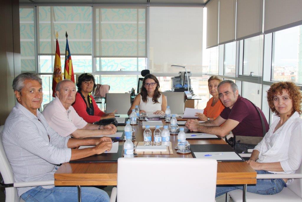 Foto de la reunión conjunta de Arcadys y el Gobierno Valenciano, con la Vicepresidenta del Consell Monica Oltra - Arcadys 16-9-12 